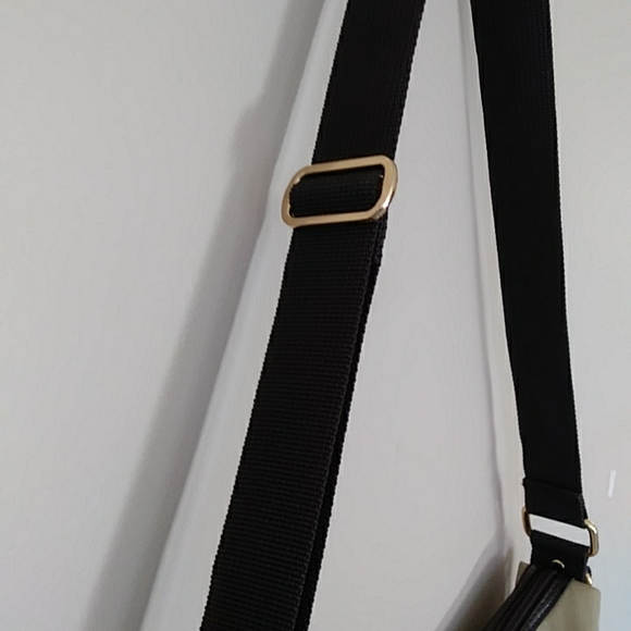 Skip Hop Versa Expandable Diaper Bag Khaki Brown - Picture 6 of 16